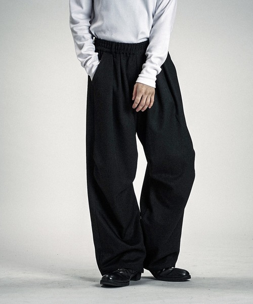 NO ID.（ノーアイディ）の「【NO ID.】Two-Tuck Easy Parachute Trousers / ツータック イージー パラシュート トラウザーズ（スラックス・メンズ・ブラック/グレー/ブラウン・2/1）」の16枚目の写真