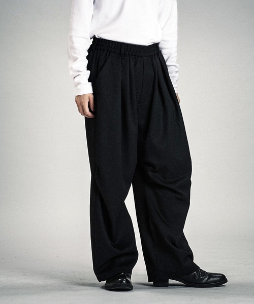 NO ID.（ノーアイディ）の「【NO ID.】Two-Tuck Easy Parachute Trousers / ツータック イージー パラシュート トラウザーズ（スラックス・メンズ・ブラック/グレー/ブラウン・2/1）」の18枚目の写真