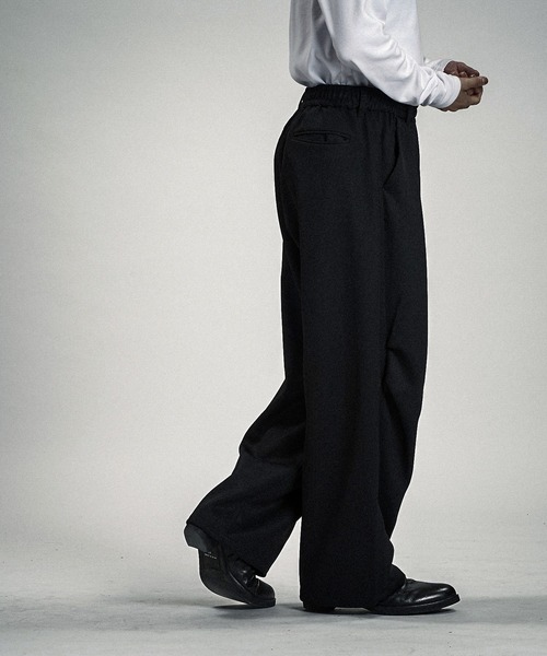 NO ID.（ノーアイディ）の「【NO ID.】Two-Tuck Easy Parachute Trousers / ツータック イージー パラシュート トラウザーズ（スラックス・メンズ・ブラック/グレー/ブラウン・2/1）」の15枚目の写真