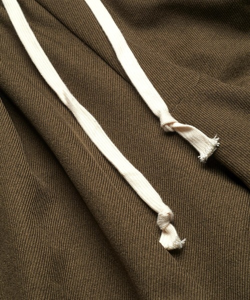 NO ID.（ノーアイディ）の「【NO ID.】Two-Tuck Easy Parachute Trousers / ツータック イージー パラシュート トラウザーズ（スラックス・メンズ・ブラック/グレー/ブラウン・2/1）」の14枚目の写真