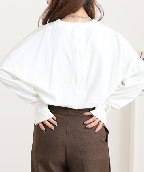 myke(ミーカ)の「myke 後ろヘンリ―ラウンドヘムロンT(Tシャツ/カットソー・レディース・カーキ/ブラック/オフホワイト・M)」の7枚目の写真