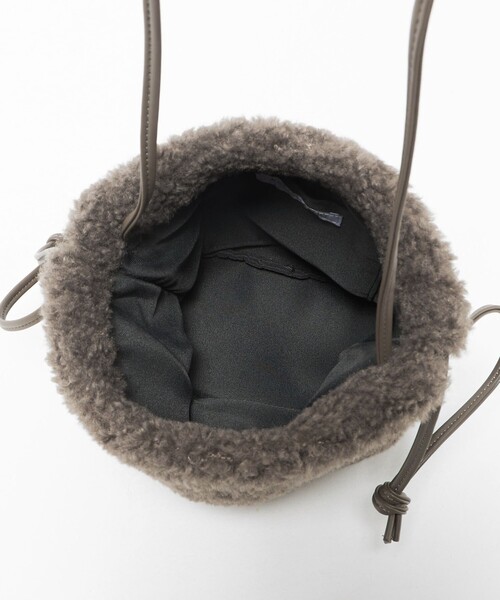 A DAY IN THE LIFE UNITED ARROWS(アデイインザライフユナイテッドアローズ)の「フェイクファー 巾着バッグ <A DAY IN THE LIFE>(ショルダーバッグ・レディース・ナチュラル/ブラック/モカ・FREE)」の14枚目の写真