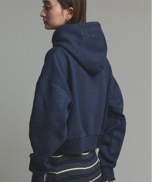 ad thie（アドティエ）の「裏起毛 ショート丈 ラメ フーディーパーカー（パーカー・レディース・ネイビー/ブラック/ブラウン・FREE）」の3枚目の写真