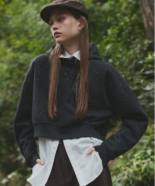 ad thie（アドティエ）の「裏起毛 ショート丈 ラメ フーディーパーカー（パーカー・レディース・ネイビー/ブラック/ブラウン・FREE）」の10枚目の写真