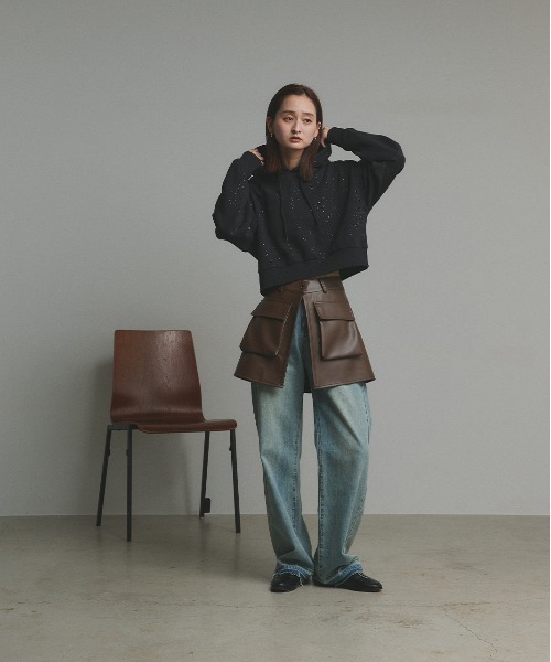 ad thie（アドティエ）の「裏起毛 ショート丈 ラメ フーディーパーカー（パーカー・レディース・ネイビー/ブラック/ブラウン・FREE）」の13枚目の写真