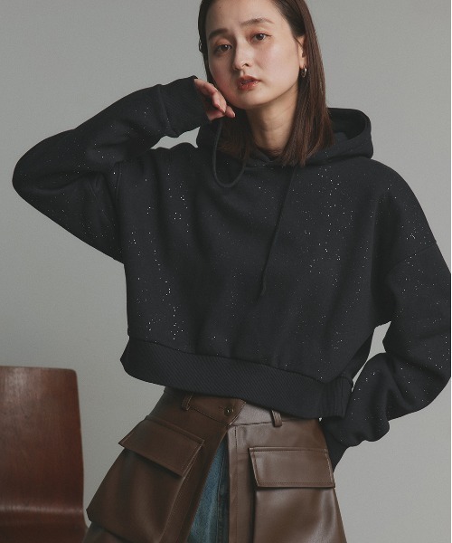 ad thie（アドティエ）の「裏起毛 ショート丈 ラメ フーディーパーカー（パーカー・レディース・ネイビー/ブラック/ブラウン・FREE）」の14枚目の写真