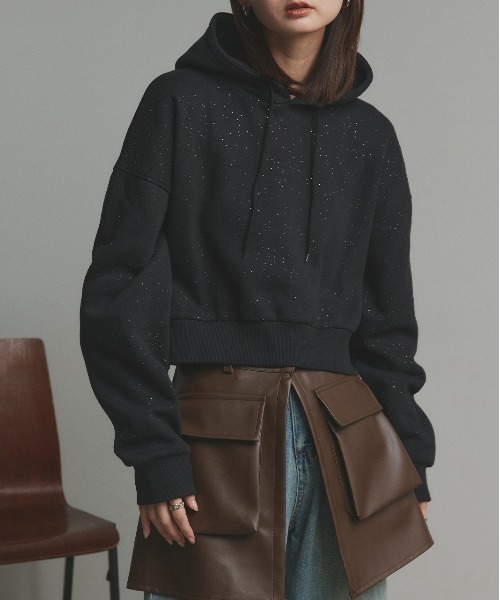 ad thie（アドティエ）の「裏起毛 ショート丈 ラメ フーディーパーカー（パーカー・レディース・ネイビー/ブラック/ブラウン・FREE）」の15枚目の写真