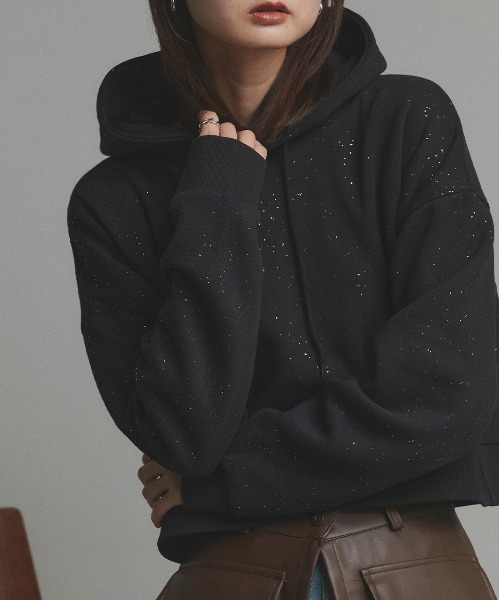ad thie（アドティエ）の「裏起毛 ショート丈 ラメ フーディーパーカー（パーカー・レディース・ネイビー/ブラック/ブラウン・FREE）」の16枚目の写真