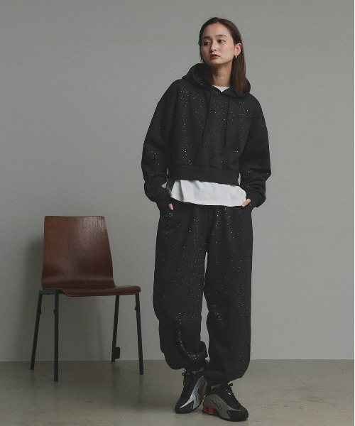 ad thie（アドティエ）の「裏起毛 ショート丈 ラメ フーディーパーカー（パーカー・レディース・ネイビー/ブラック/ブラウン・FREE）」の17枚目の写真