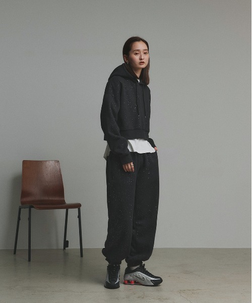 ad thie（アドティエ）の「裏起毛 ショート丈 ラメ フーディーパーカー（パーカー・レディース・ネイビー/ブラック/ブラウン・FREE）」の18枚目の写真