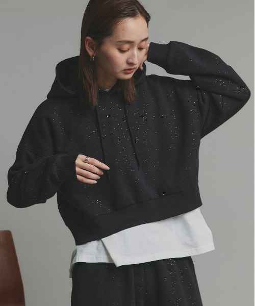 ad thie（アドティエ）の「裏起毛 ショート丈 ラメ フーディーパーカー（パーカー・レディース・ネイビー/ブラック/ブラウン・FREE）」の20枚目の写真