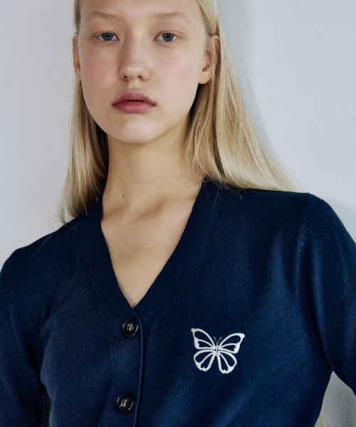 NICK&NICOLE(ニックアンドニコール)の「MINIMAL V NECK BUTTERFLY CARDIGAN_NAVY(カーディガン/ボレロ・レディース・その他・FREE)」の2枚目の写真