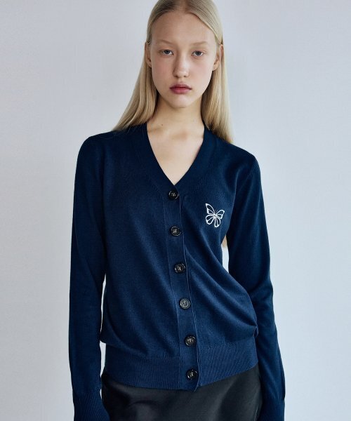 NICK&NICOLE(ニックアンドニコール)の「MINIMAL V NECK BUTTERFLY CARDIGAN_NAVY(カーディガン/ボレロ・レディース・その他・FREE)」の3枚目の写真