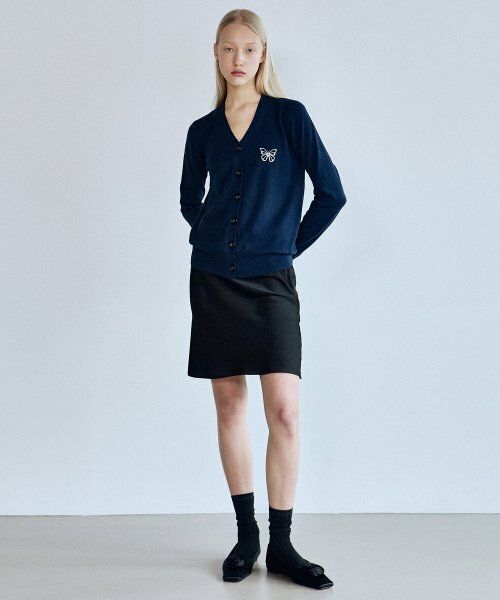 NICK&NICOLE(ニックアンドニコール)の「MINIMAL V NECK BUTTERFLY CARDIGAN_NAVY(カーディガン/ボレロ・レディース・その他・FREE)」の4枚目の写真