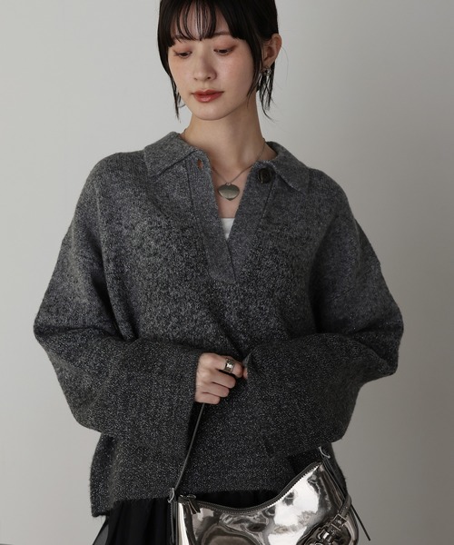 shetila(シェティラ)の「ラメグラデ ポロ襟スキッパーニット(ニット/セーター・レディース・チャコール/ベージュ/ライトグレー・M)」の1枚目の写真
