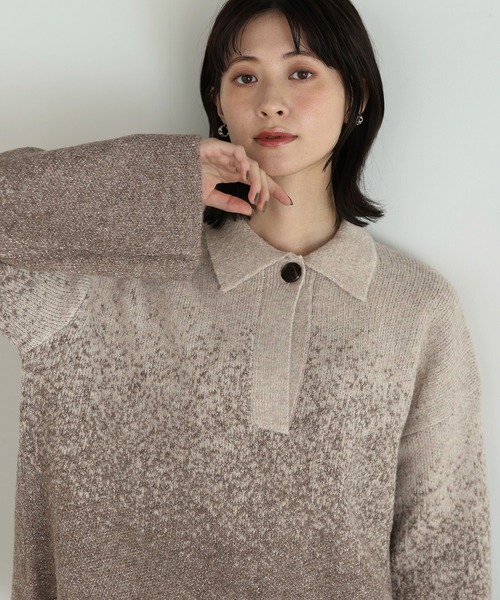 shetila(シェティラ)の「ラメグラデ ポロ襟スキッパーニット(ニット/セーター・レディース・チャコール/ベージュ/ライトグレー・M)」の8枚目の写真