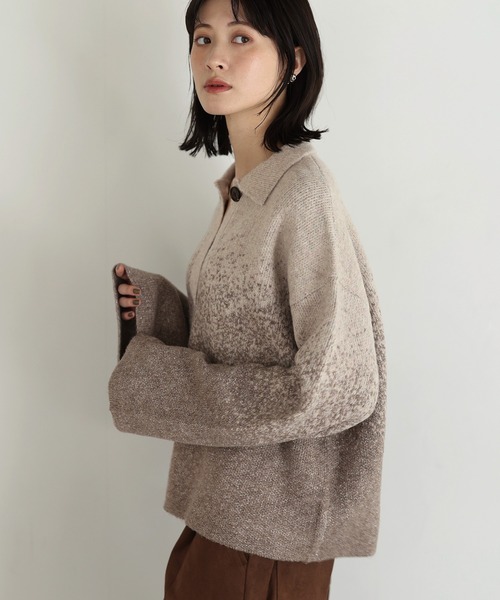 shetila(シェティラ)の「ラメグラデ ポロ襟スキッパーニット(ニット/セーター・レディース・チャコール/ベージュ/ライトグレー・M)」の9枚目の写真