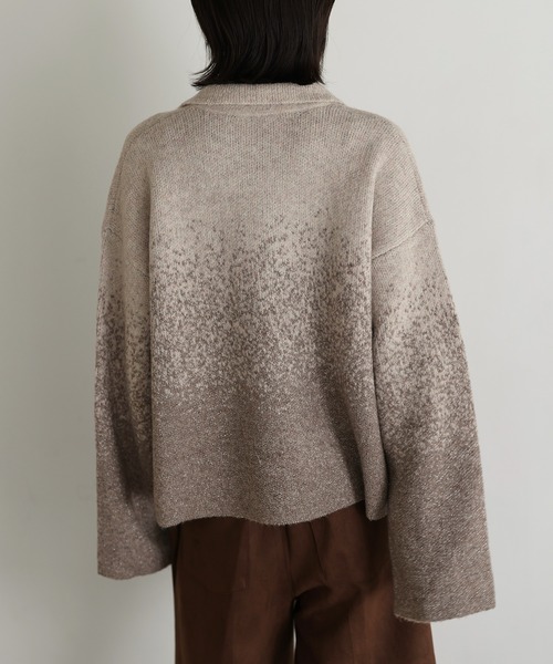 shetila(シェティラ)の「ラメグラデ ポロ襟スキッパーニット(ニット/セーター・レディース・チャコール/ベージュ/ライトグレー・M)」の11枚目の写真