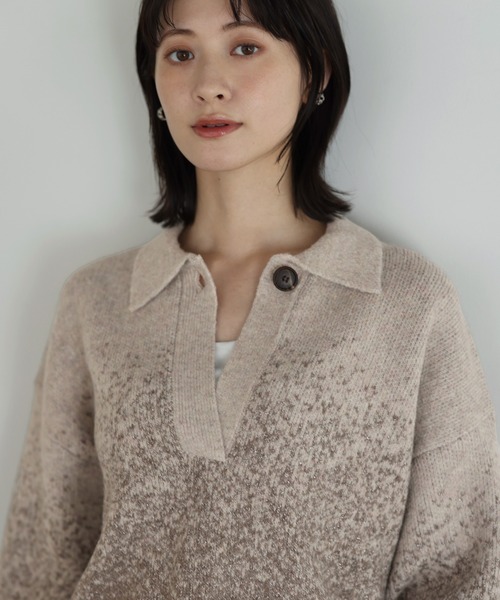shetila(シェティラ)の「ラメグラデ ポロ襟スキッパーニット(ニット/セーター・レディース・チャコール/ベージュ/ライトグレー・M)」の12枚目の写真
