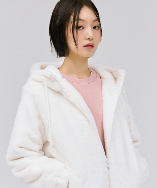 CHASECULT(チェイスカルト)の「女性ファー フードジップアップ-ホワイト(パーカー・レディース・ホワイト・90/85)」の1枚目の写真
