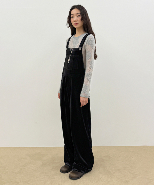 SINOON(シヌーン)の「Vintage Rose Velvet Overall (Black)(サロペット/オーバーオール・レディース・ブラック・FREE)」の4枚目の写真