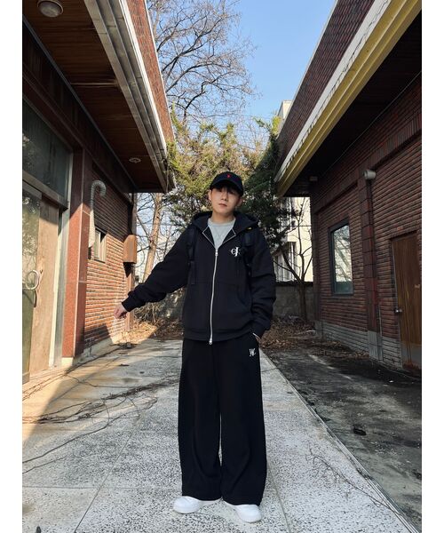 WOOALONG（ウアロン）の「Signature relax wide pants - BLACK（スウェットパンツ・レディース・ブラック・LARGE/MEDIUM/SMALL）」の12枚目の写真