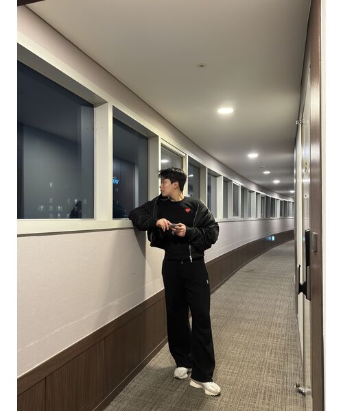 WOOALONG（ウアロン）の「Signature relax wide pants - BLACK（スウェットパンツ・レディース・ブラック・LARGE/MEDIUM/SMALL）」の14枚目の写真