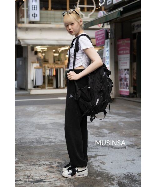 WOOALONG（ウアロン）の「Signature relax wide pants - BLACK（スウェットパンツ・レディース・ブラック・LARGE/MEDIUM/SMALL）」の21枚目の写真