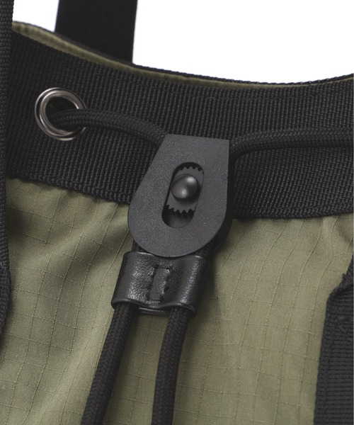 AVIREX（アヴィレックス）の「《直営店限定》RIPSTOP MINI SHOULDER BAG/リップストップ ミニショルダーバッグ（ショルダーバッグ・レディース・カモフラージュ/ブラック/セージグリーン・F）」の13枚目の写真