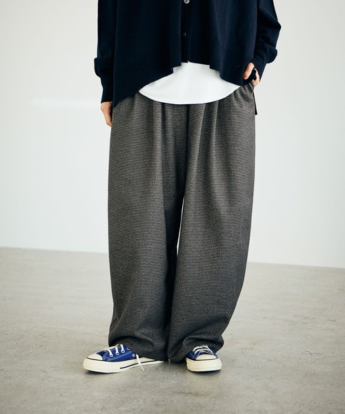 studio CLIP（スタディオクリップ）の「ツイードライクバレルパンツ[プチ・プラスサイズあり]（その他パンツ・レディース・ブラウン/その他1/その他2/ブラック・PF/ﾌﾘｰ(L)/LARGE/MEDIUM）」の4枚目の写真