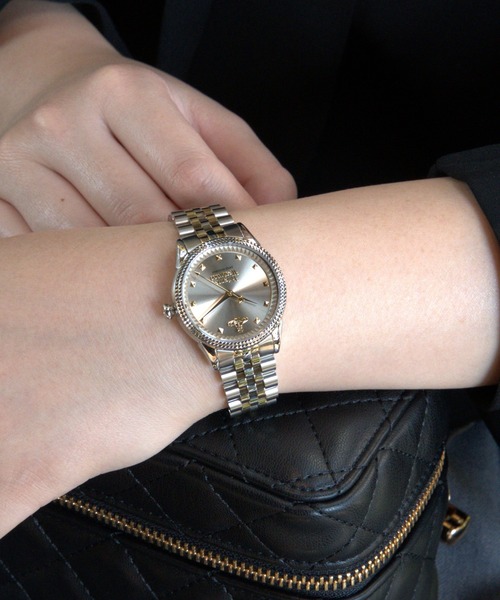 Vivienne Westwood（ヴィヴィアンウエストウッド）の「「Vivienne Westwood/ヴィヴィアン・ウエストウッド」リトル シーモア - レディース ウォームグレーサンレイ サンレイ ダイヤル & シルバー ゴールド ブレスレット（アナログ腕時計・レディース・シルバー×ゴールド・32mm）」の2枚目の写真