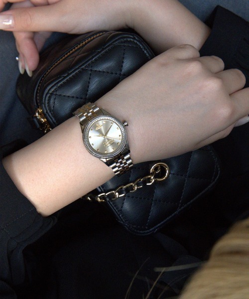 Vivienne Westwood（ヴィヴィアンウエストウッド）の「「Vivienne Westwood/ヴィヴィアン・ウエストウッド」リトル シーモア - レディース ウォームグレーサンレイ サンレイ ダイヤル & シルバー ゴールド ブレスレット（アナログ腕時計・レディース・シルバー×ゴールド・32mm）」の5枚目の写真