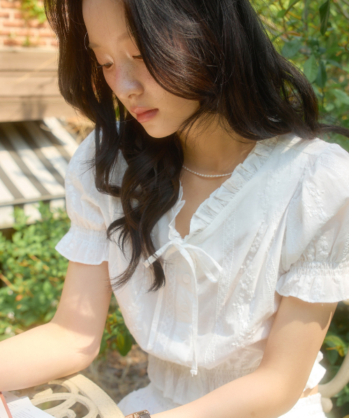 SALON DE YOHN（サロンドヨーン）の「Lace Puff Shoulder Blouse_ White（シャツ/ブラウス・レディース・その他・SMALL/MEDIUM）」の3枚目の写真