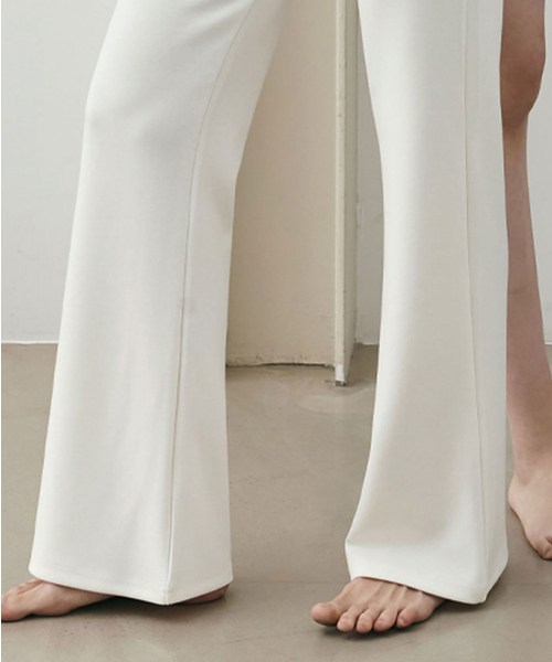 DEVIWEAR(デヴィウェア)の「セミブーツカットのゴムウエストパンツ DEVI-B0070-アイボリー(スウェットパンツ・レディース・アイボリー・MEDIUM/SMALL)」の5枚目の写真
