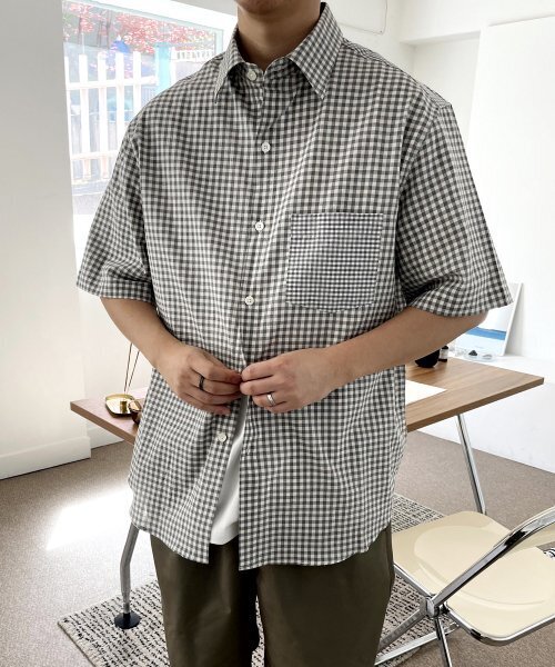 YOUNEEDGARMENTS(ユーニーズガーメンツ)の「フレンチギンガムウォッシュドハーフシャツ(ギンガムグレー)(シャツ/ブラウス・メンズ・その他・40/38)」の1枚目の写真