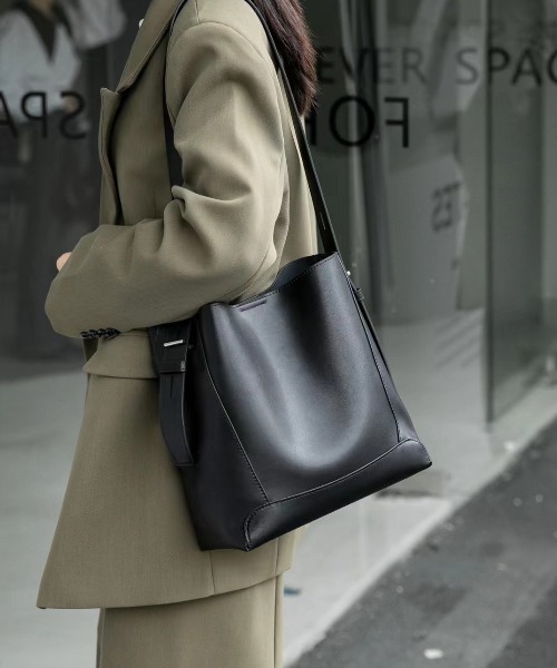 セール】フェイクレザースクエアショルダーバッグ（ショルダーバッグ