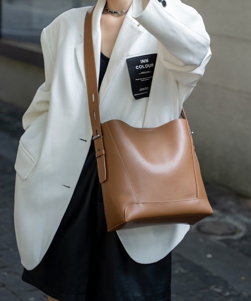 yuue' ( wear )(ユーイ)の「フェイクレザースクエアショルダーバッグ(ショルダーバッグ・レディース・ブラック/ブラウン/キャメル・FREE)」の13枚目の写真