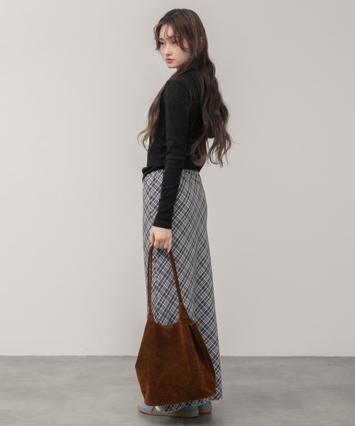 HEILIS(ヘイリス)の「スエードバケットトートバッグ / バケツ型 フェイクスウェード 春服 秋服 冬服 夏服 合成皮革 トート A5 ブラウン ブラック 鞄 通勤 通学 韓国 カジュアル ノームコア シンプル 無地 肩掛け(トートバッグ・レディース・ブラック/ブラウン・FREE)」の12枚目の写真