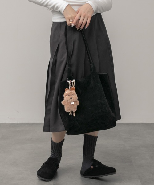 HEILIS(ヘイリス)の「スエードバケットトートバッグ / バケツ型 フェイクスウェード 春服 秋服 冬服 夏服 合成皮革 トート A5 ブラウン ブラック 鞄 通勤 通学 韓国 カジュアル ノームコア シンプル 無地 肩掛け(トートバッグ・レディース・ブラック/ブラウン・FREE)」の14枚目の写真
