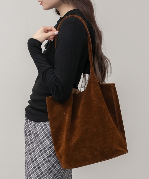 HEILIS(ヘイリス)の「スエードバケットトートバッグ / バケツ型 フェイクスウェード 春服 秋服 冬服 夏服 合成皮革 トート A5 ブラウン ブラック 鞄 通勤 通学 韓国 カジュアル ノームコア シンプル 無地 肩掛け(トートバッグ・レディース・ブラック/ブラウン・FREE)」の21枚目の写真