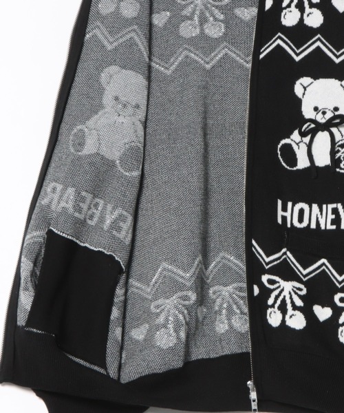 Honey Cinnamon(ハニーシナモン)の「くまチェリージャガードジップブルゾン(ブルゾン・レディース・ホワイト/ブラック・FREE)」の11枚目の写真