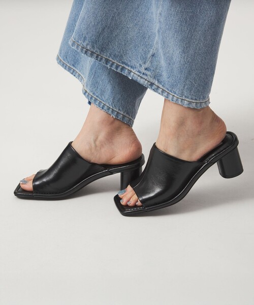 EMMEL REFINES(エメルリファインズ)の「<EMMEL REFINES>EM スクエアトゥ フィット ミュール(サンダル・レディース・クリーム/ダークブラウン/ブラック・L/M/S)」の4枚目の写真