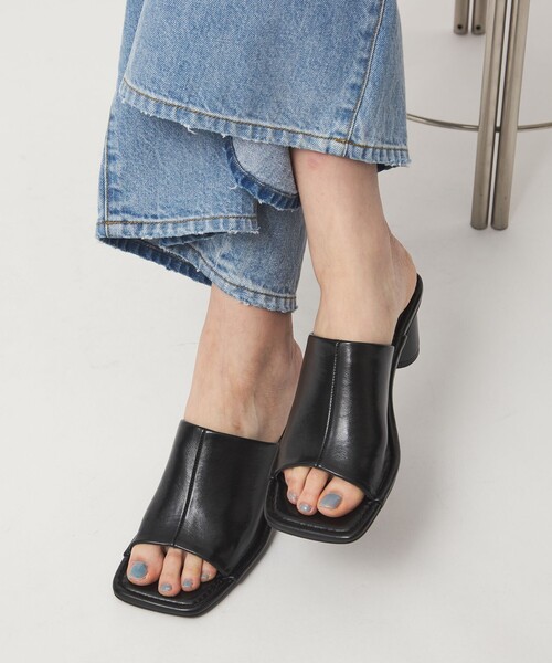 EMMEL REFINES(エメルリファインズ)の「<EMMEL REFINES>EM スクエアトゥ フィット ミュール(サンダル・レディース・クリーム/ダークブラウン/ブラック・L/M/S)」の5枚目の写真