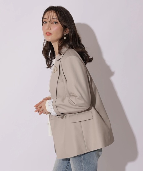 Apuweiser-riche（アプワイザーリッシェ）の「ハートブローチテーラージャケット（その他アウター・レディース・グレイッシュベージュ・2/1）」の3枚目の写真