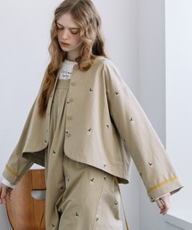 POU DOU DOU（プードゥドゥ）の「フラワー刺繍クロップドジャケット（ノーカラージャケット）」