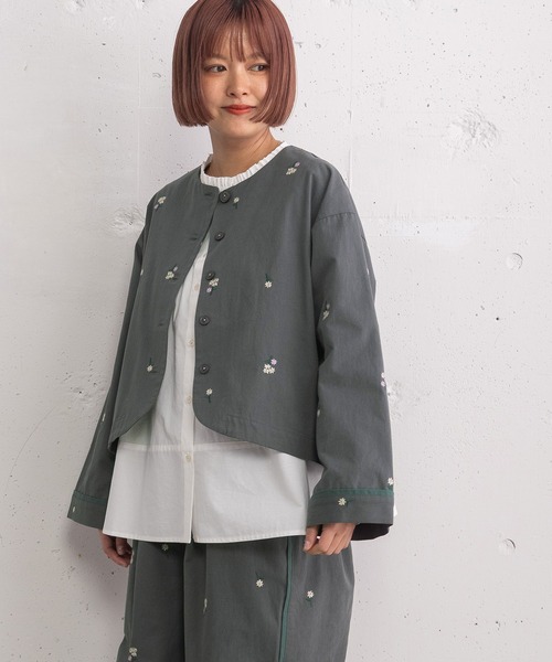 POU DOU DOU(プードゥドゥ)の「フラワー刺繍クロップドジャケット(ノーカラージャケット・レディース・ダークグレー/インディゴブルー/グレー系その他・3)」の12枚目の写真