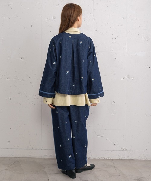 POU DOU DOU(プードゥドゥ)の「フラワー刺繍クロップドジャケット(ノーカラージャケット・レディース・ダークグレー/インディゴブルー/グレー系その他・3)」の20枚目の写真