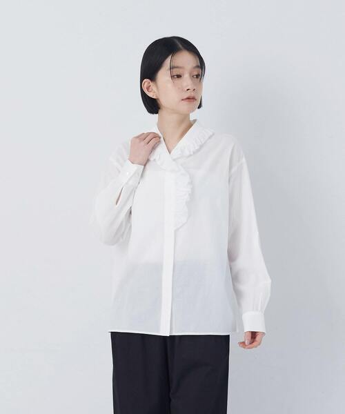 conges payes ADIEU TRISTESSE（コンジェ ペイエ アデュートリステス）の「【2月お気に入り登録ブランド内5位】60/ローンフリルシャツ（シャツ/ブラウス・レディース・グレイッシュベージュ/オフホワイト/ブルー・38）」の8枚目の写真