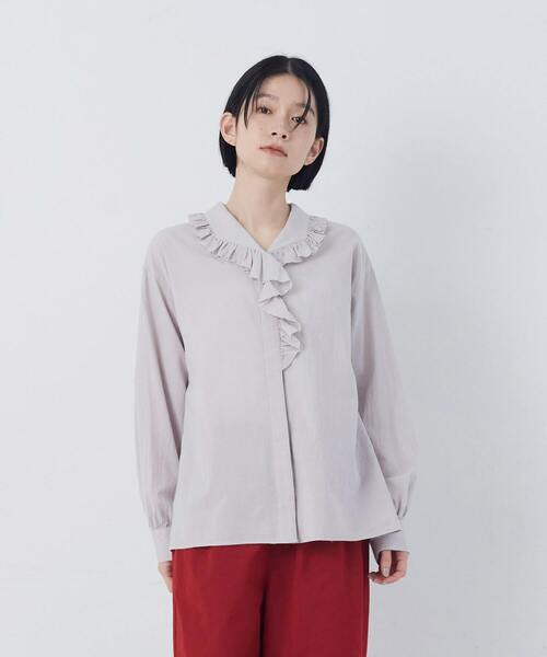 conges payes ADIEU TRISTESSE（コンジェ ペイエ アデュートリステス）の「【2月お気に入り登録ブランド内5位】60/ローンフリルシャツ（シャツ/ブラウス・レディース・グレイッシュベージュ/オフホワイト/ブルー・38）」の15枚目の写真