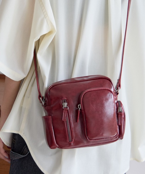 PBLIM(ページボーイリム)の「《UNISEX/8個ポケットで収納可能》8ポケミニショルダー / パスポート/350mlペットボトル(ショルダーバッグ・レディース・ブラウン/グレー/ブラック/イエロー/レッド・FREE)」の5枚目の写真